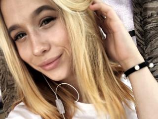 GinaFrost - Show live exciting with a shaved pubis Hard young lady 