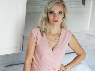 LustAVA - chat online hot with this trimmed pubis Hot chick 