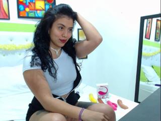 Lizaguzmanx - Webcam sex with a latin Nude young lady 