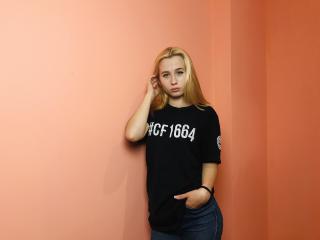 GinaFrost - Webcam live porn with this European Hard 18+ teen woman 