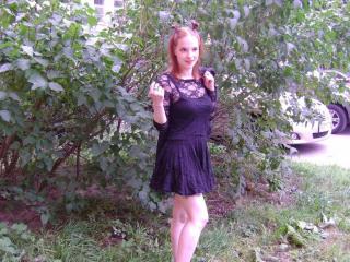 AmelieyQueen - online show hard with this shaved private part Nude babe 