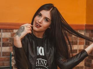 ValerieGrace - Chat x with this shaved pubis Attractive woman 