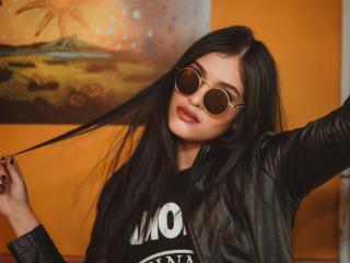 ValerieGrace - Chat cam nude with a brunet Hot chick 