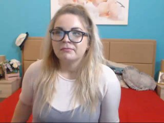 ChloeFlower - online chat nude with a European Porn college hottie 