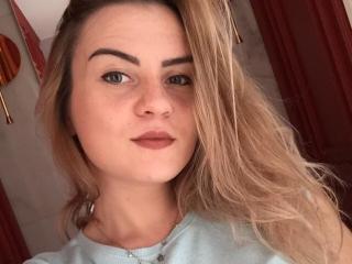 PearlyLace - Webcam live exciting with this European Nude babe 