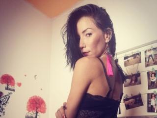BlackAries - Live chat sex with this White XXx young lady 
