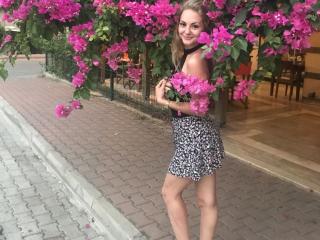 AdelinaShown - Chat hot with this being from Europe Sexy girl 