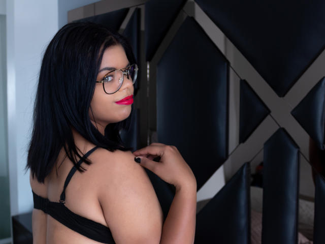 BrianaKent - Webcam live exciting with this latin Exciting babe 
