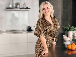 BabeBianca - Webcam live exciting with a Sexy girl with regular melons 