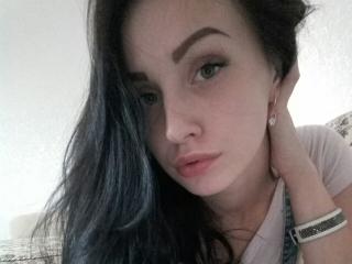 Evaolux - online chat xXx with this European Porn 18+ teen woman 