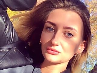 TaniGirlR - online show porn with this White XXx young lady 