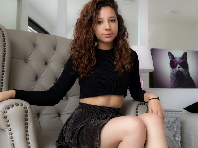 LaylaLuv - Chat live porn with a standard build XXx young lady 