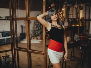 EmmaMilk - Chat live sexy with this muscular body X young and sexy lady 