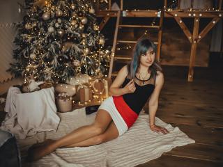 EmmaMilk - Chat hard with a European Hot babe 