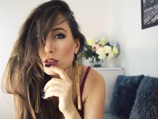 SophieCh - Chat cam hard with a Hard 18+ teen woman with average boobs 