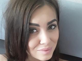 CarolXBerry - Live cam sex with this European Exciting 18+ teen woman 