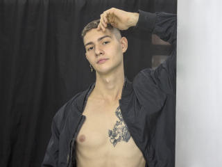 AshtonKurth - Live sexe cam - 7799192