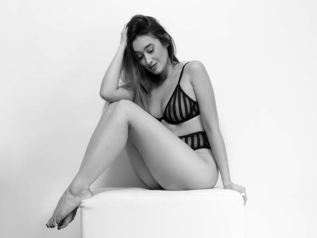 SusieThompson - Live sex cam - 7848500