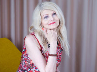 Blonde Hair Chestnut Eye Beauty MatureCecy