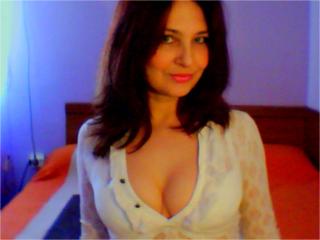 Sabrinna - Live chat intime avec une MILF (Mother I'd Like to Fuck) au sexe complètement velu sur Matures.cam 