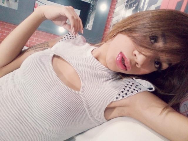 Littlebrunettehot - Live sex cam - 8062432