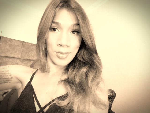 Littlebrunettehot - Live sex cam - 8062448