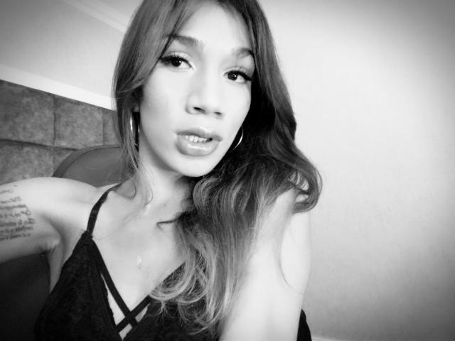 Littlebrunettehot - Live sex cam - 8062452