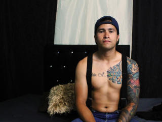 TomAllenx - Live Sex Cam - 8067600