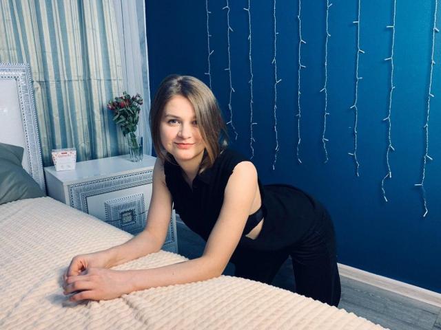 CuttestBlueEyes - Live sex cam - 8079904