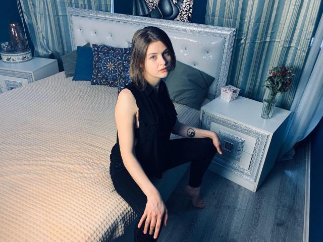 CuttestBlueEyes - Live sex cam - 8079908