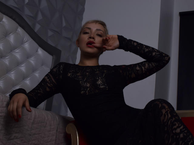 AlizeeFavre - Sexe cam en vivo - 8132728