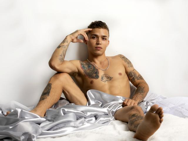RyannGray - Live porn &amp; sex cam - 8183032