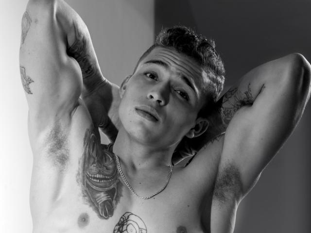 RyannGray - Live porn &amp; sex cam - 8183108
