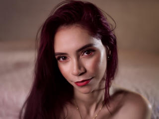ValeRodriguez waiting on someone to chat and have live sex with