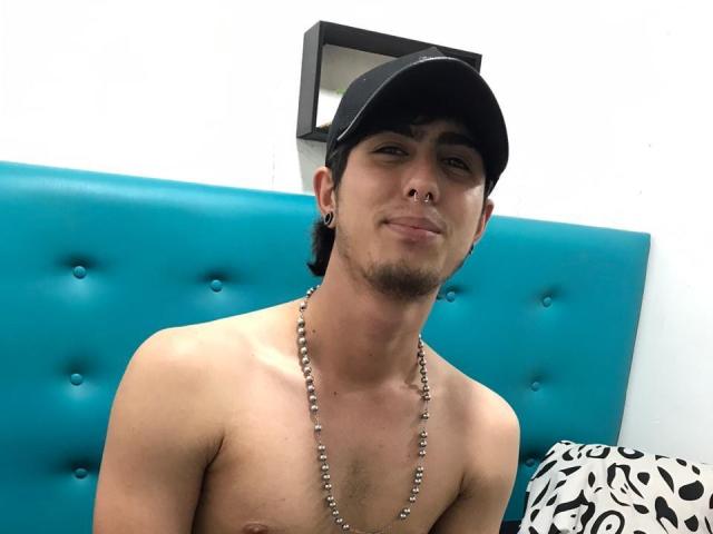 AronLang - Sexe cam en vivo - 8249060