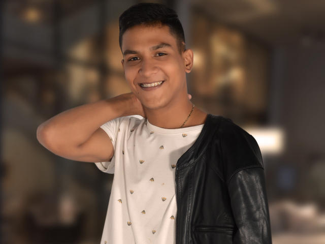 MikeSmith - Porno na żywo i seks kamera - 8255360