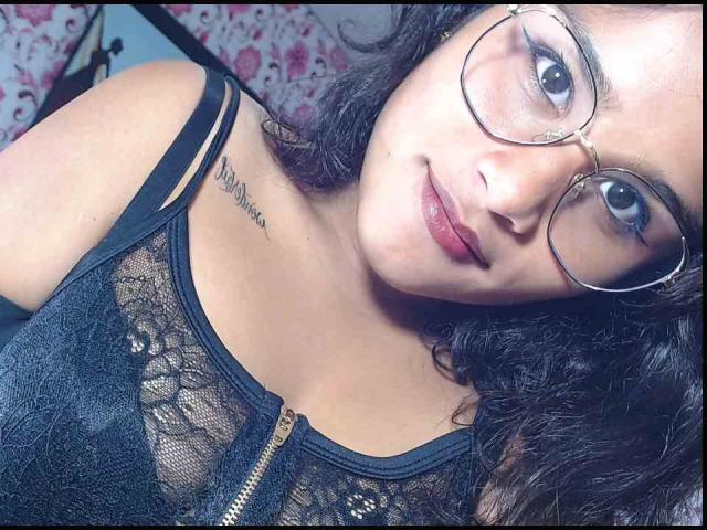 BlackFireCrina - Live porn &amp; sex cam - 8294568
