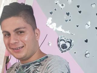 AdrianRodriguez - Sexe cam en vivo - 8301012