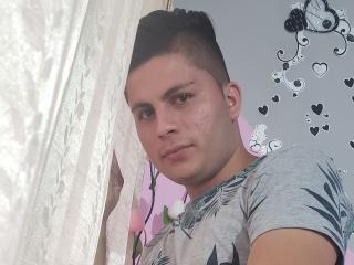 AdrianRodriguez - Sexe cam en vivo - 8301016