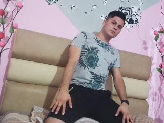 AdrianRodriguez - Live sex cam - 8301028