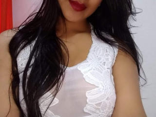 Chestnut Hair Hazel Eye Babe SexxyMichela