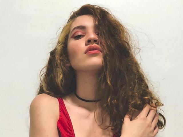 CurlyBeella - Sexe cam en vivo - 8371032