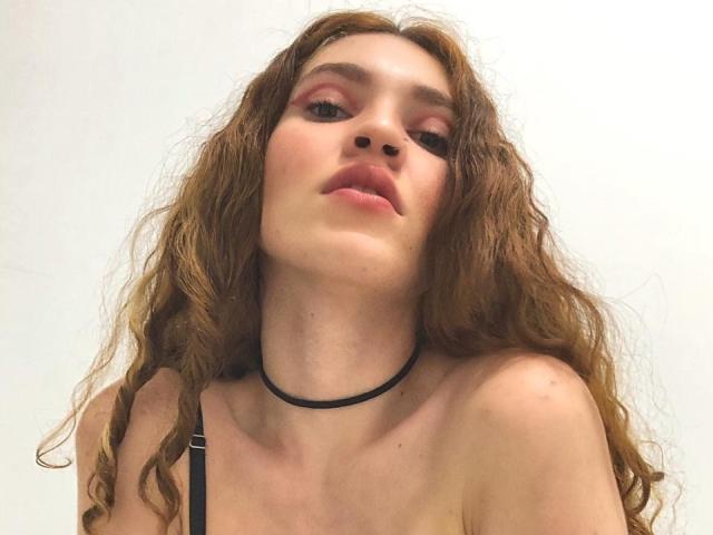 CurlyBeella - Sexe cam en vivo - 8371132