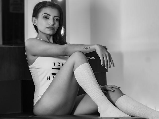 AnaelleRose - Live Sex Cam - 8384864