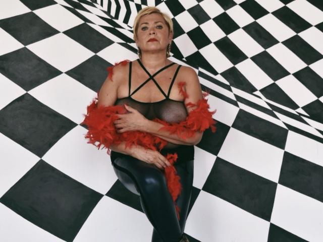 VeronikaElegant - ライブポルノ&amp;セックスカム - 8443748