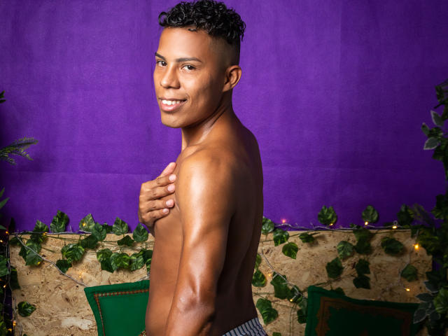 BryanFlorez - Live Sex Cam - 8457800