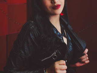Black Hair Black Eye Babe GiulianaFetish