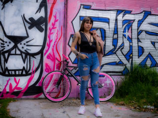 LolaGracee waiting on someone to chat and have live sex with