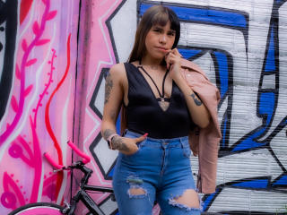 Camgirl and Webcam Model LolaGracee on Go Adult Chat