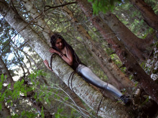 ElenaLyon waiting on someone to chat and have live sex with